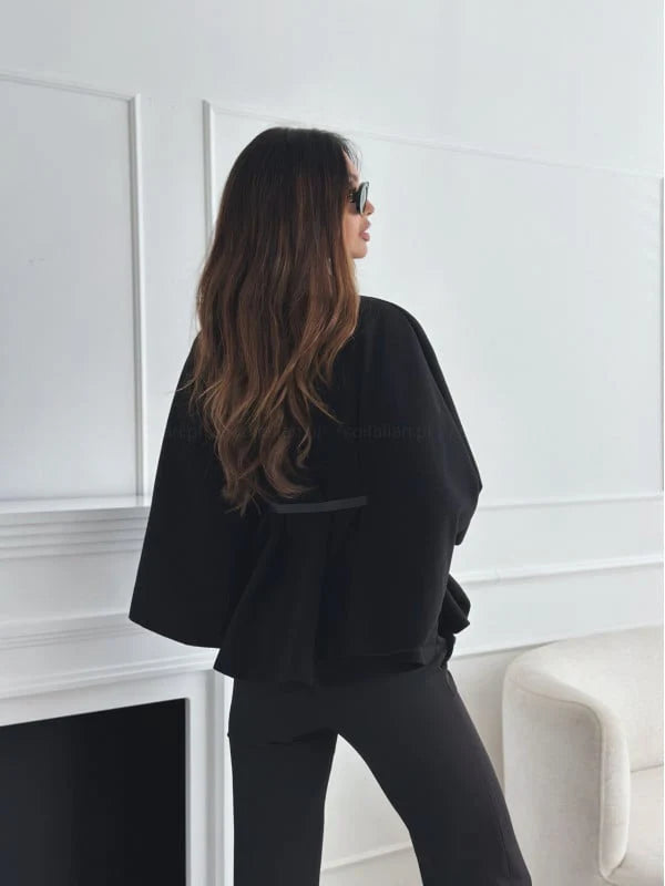 Elegante chaqueta tipo capa