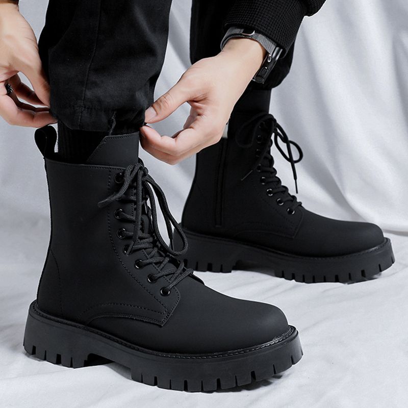 BOTAS DE CUERO NEGRAS