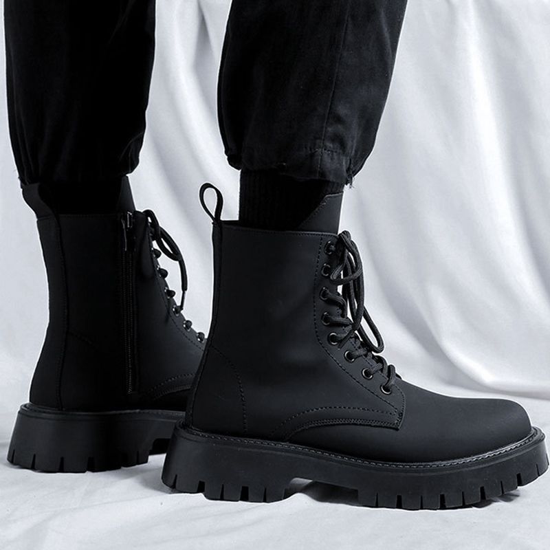 BOTAS DE CUERO NEGRAS