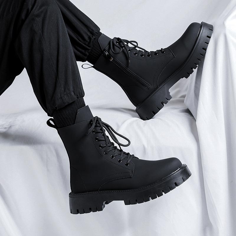 BOTAS DE CUERO NEGRAS