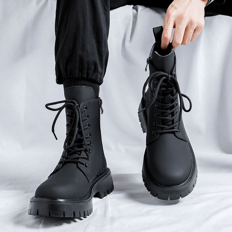 BOTAS DE CUERO NEGRAS
